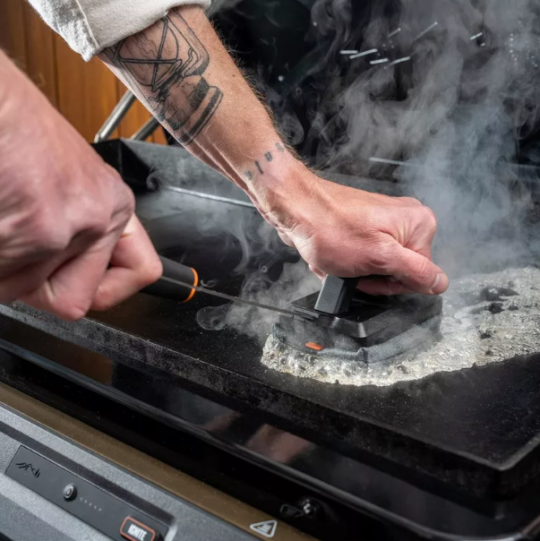 Traeger BBQ Steam n’ Clean Grill Brush
