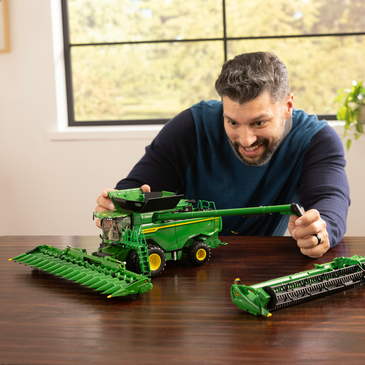 TOMY John Deere 1:32 X9 1100 Combine, Prestige Collection