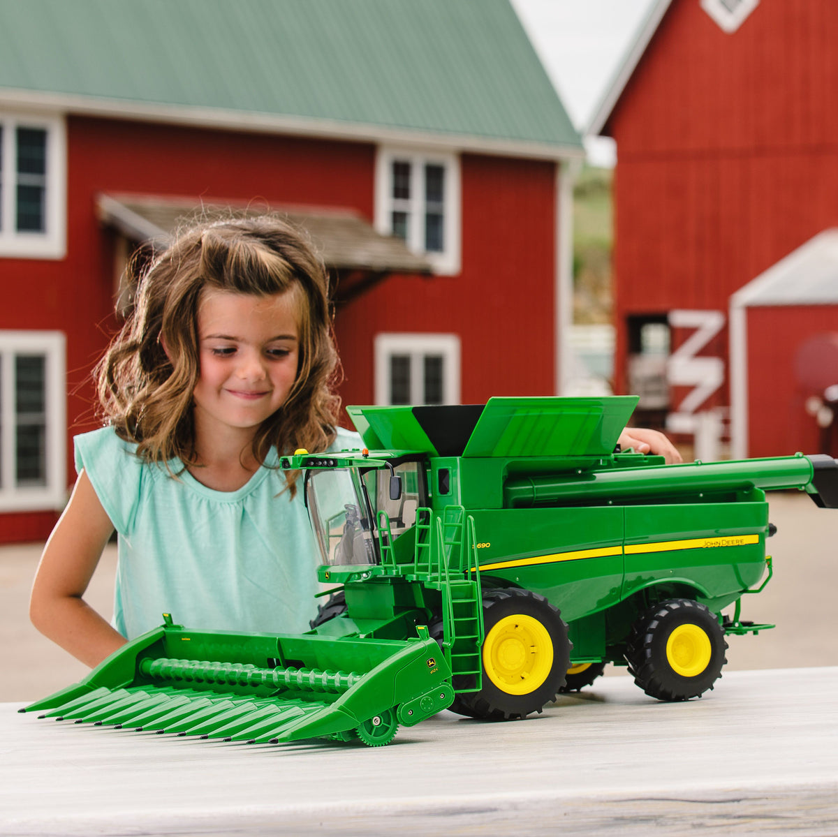 TOMY 1:16 Scale Big Farm John Deere S690 Combine