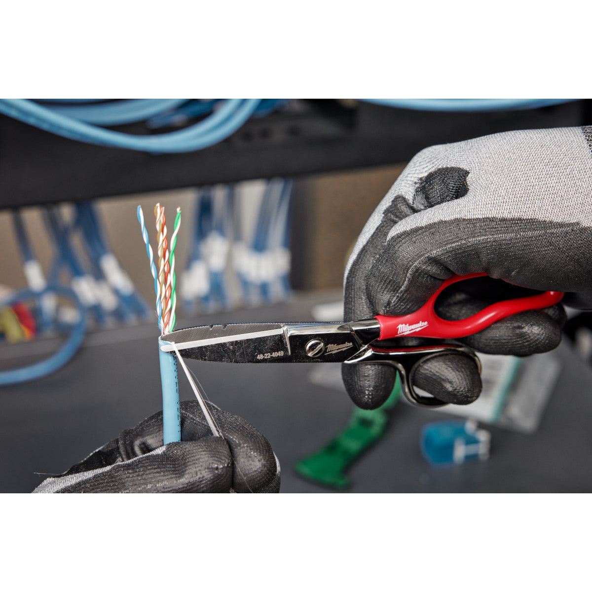 Milwaukee Electrician Scissors with Extended Handle