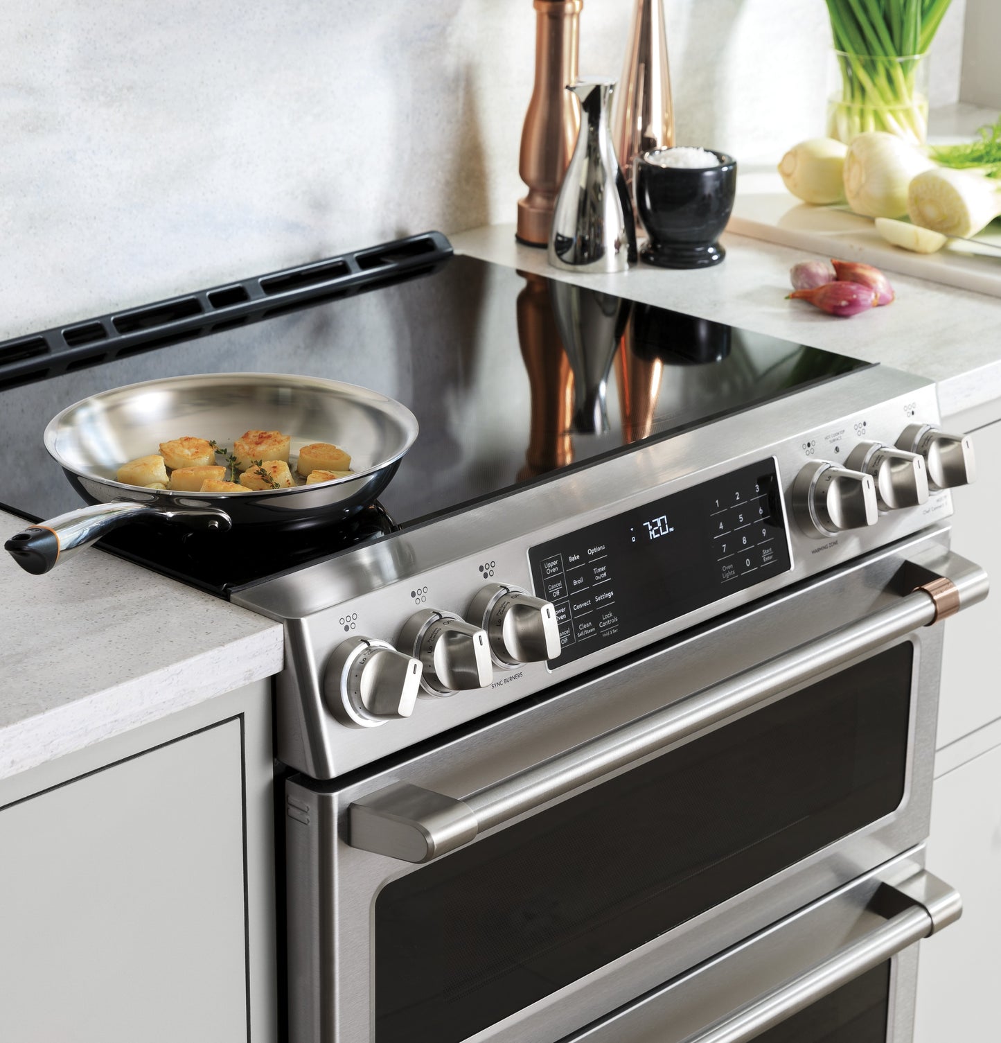 CAFÉ™ 30" Smart Slide-In, Front-Control, Induction and Convection Range with Warming Drawer