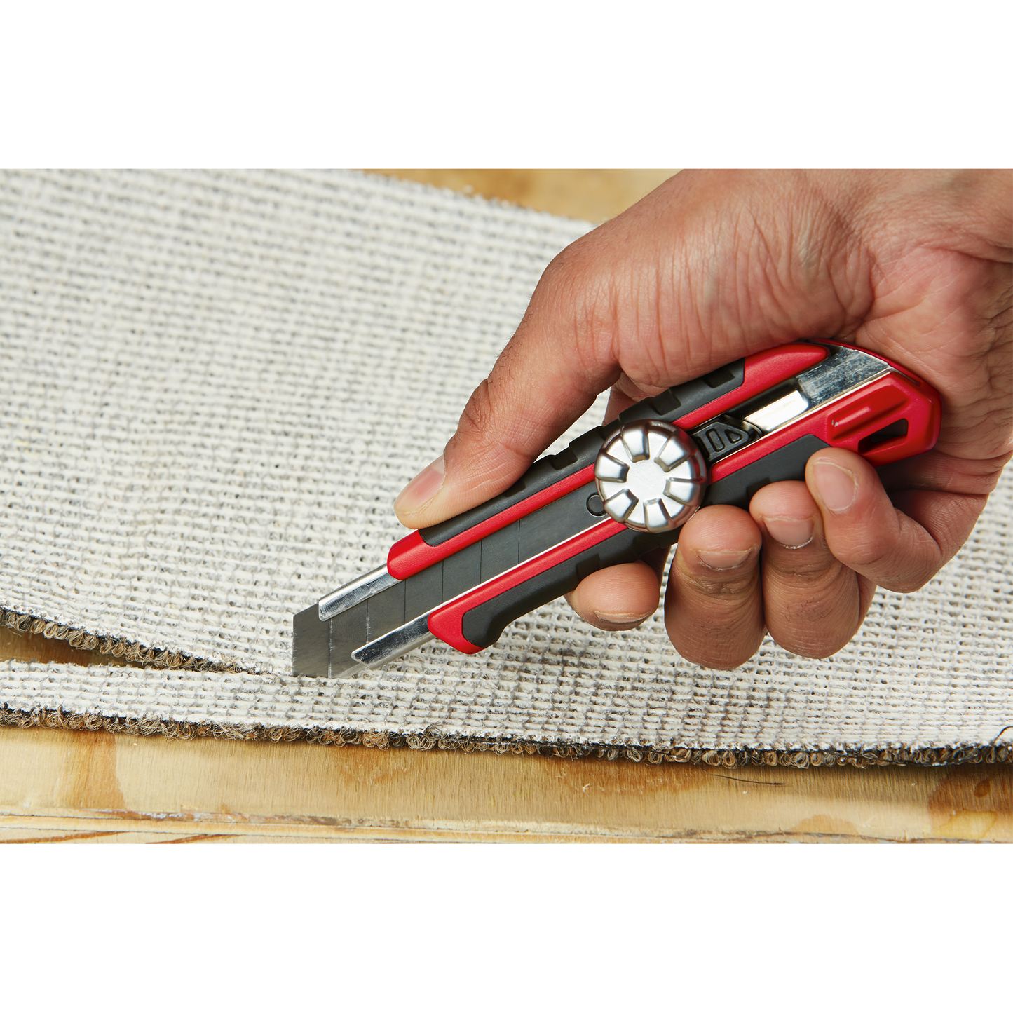 Milwaukee 25mm Snap Off Knife with Metal Lock and Precision Cut Blade