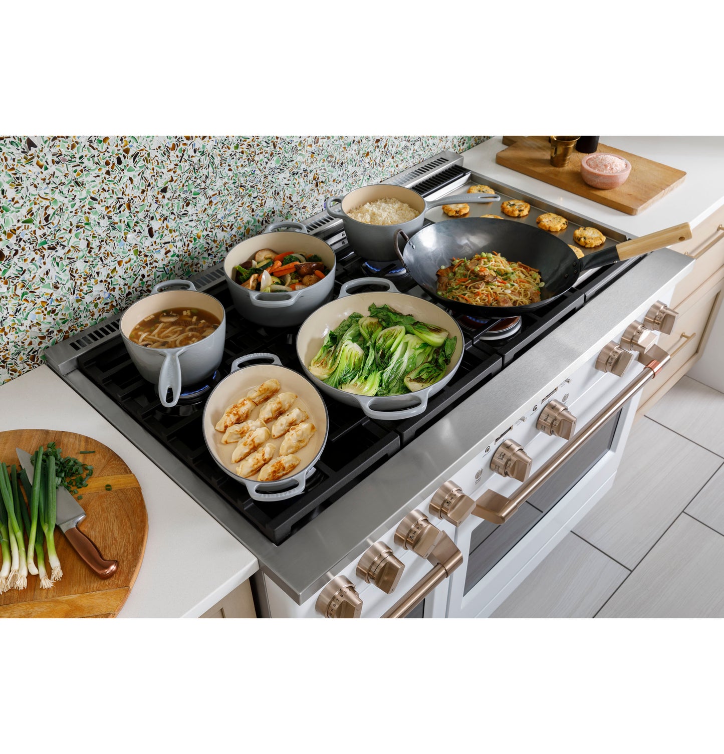 CAFÉ™ 48" Smart Dual-Fuel Commercial-Style Range with 6 Burners and Griddle (Natural Gas)