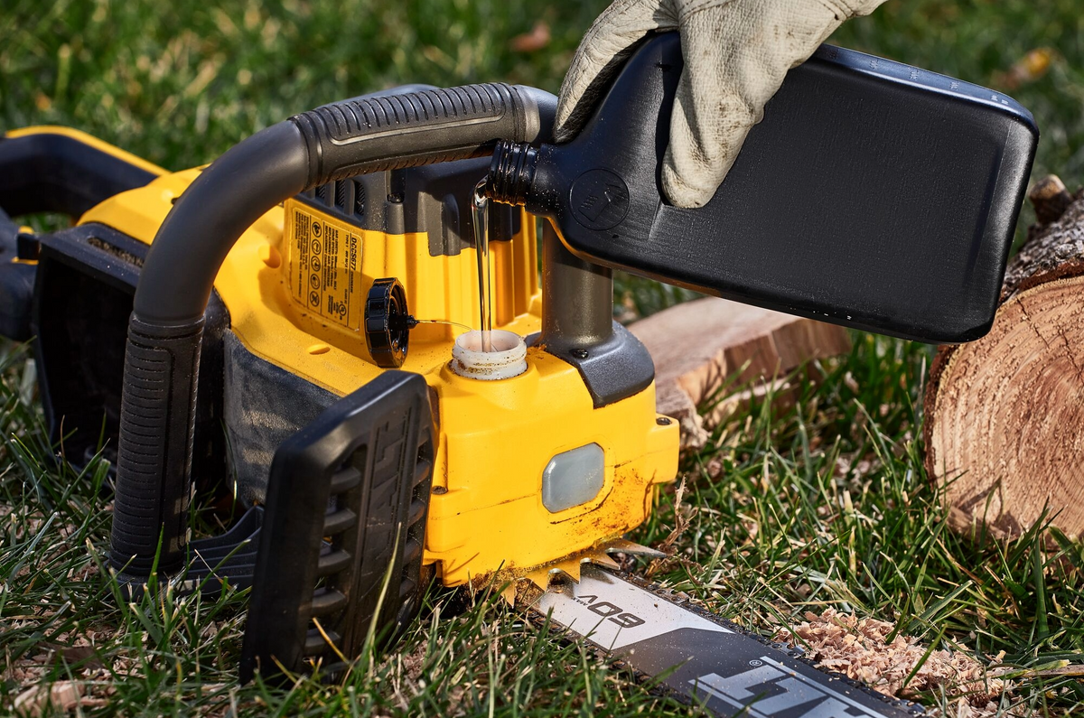 DEWALT 60V MAX* 20" Brushless Cordless Chainsaw Kit
