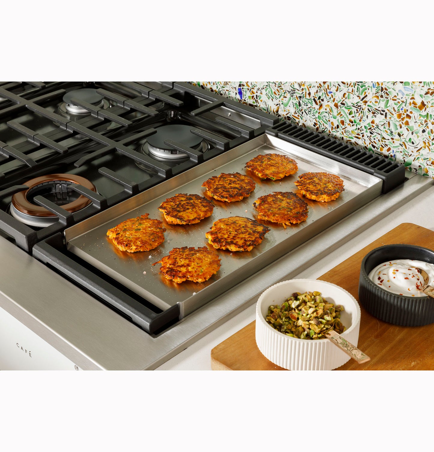 CAFÉ™ 48" Commercial-Style Gas Rangetop with 6 Burners and Integrated Griddle (Natural Gas)