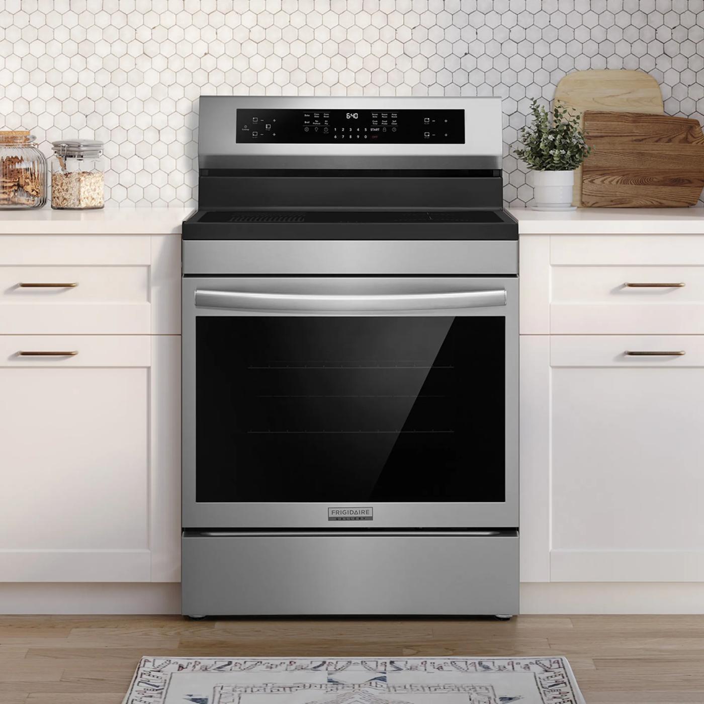 30" Freestanding Induction Range with Total Convection