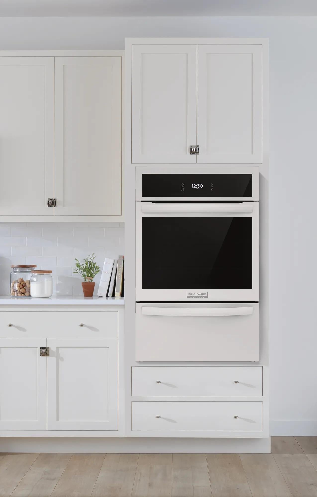 24" Single Gas Wall Oven with Air Fry