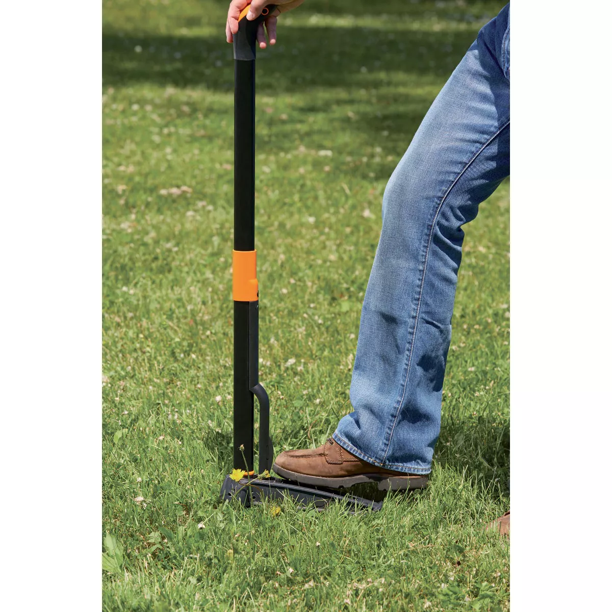 Fiskars 39" Aluminum Handle Stand-Up Weeder