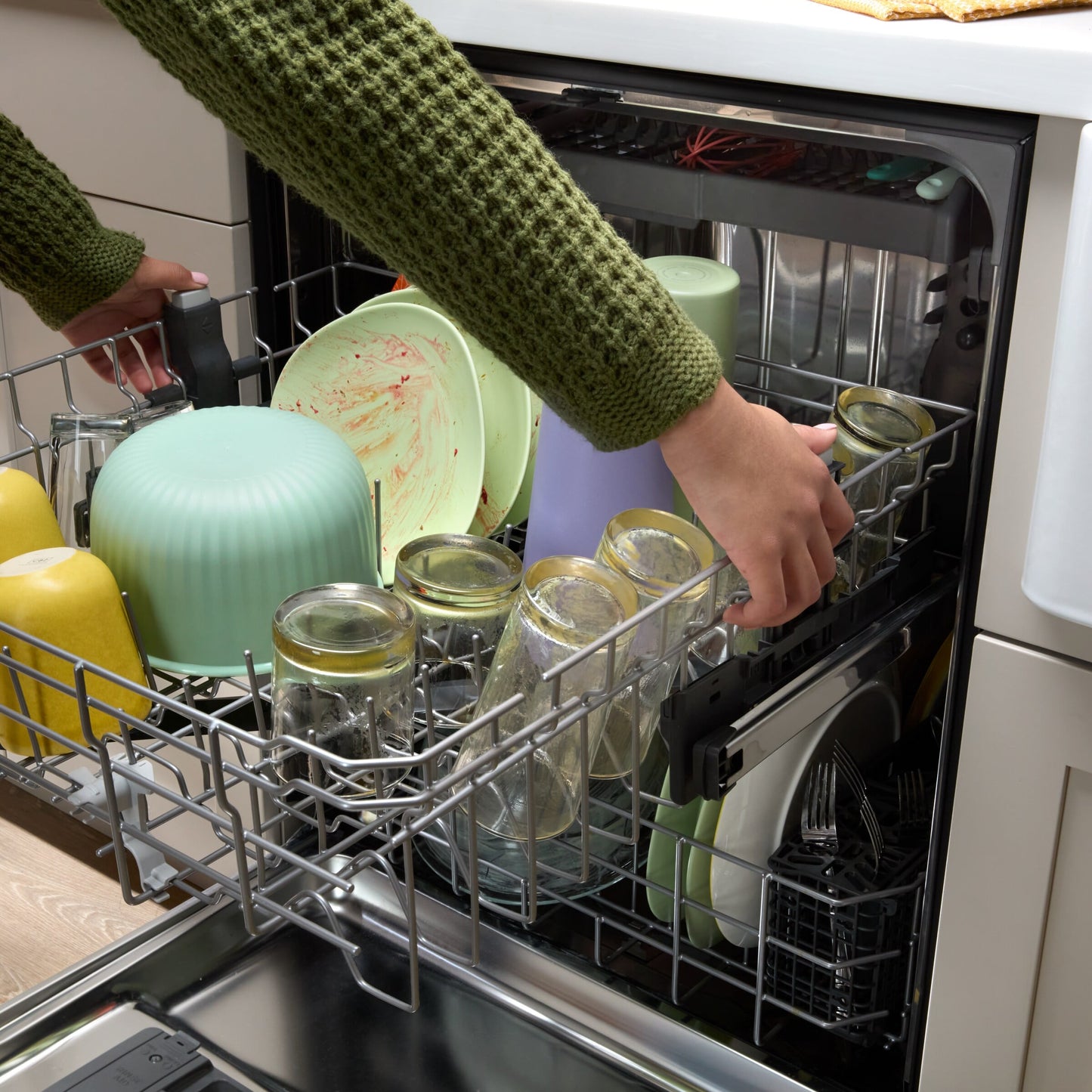 24” Stainless Steel Dishwasher with AI Intelligent Wash - 47 dBA