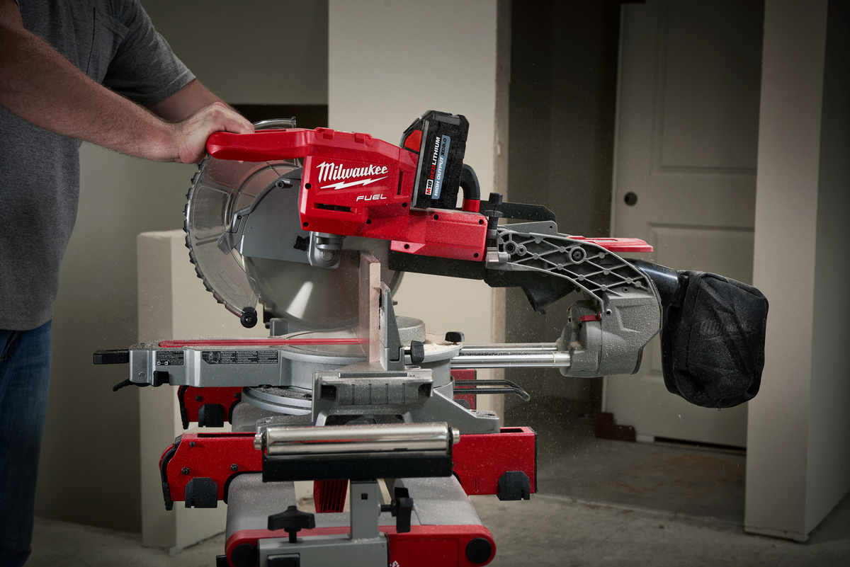 Milwaukee M18 FUEL™ Dual Bevel Sliding Compound Miter Saw