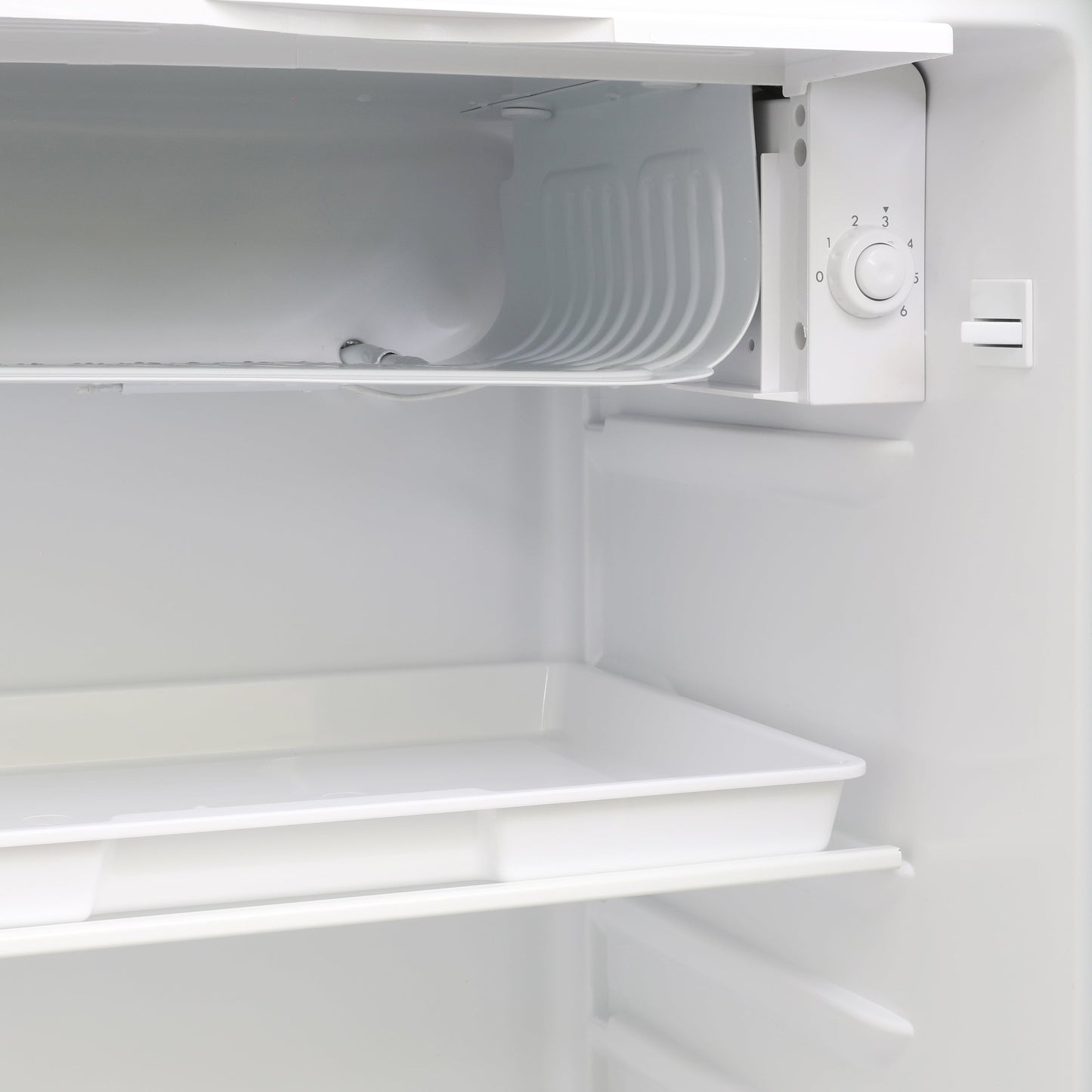 Avanti 3.0 Cu. Ft. Retro Compact Refrigerator - Robin's Egg Blue