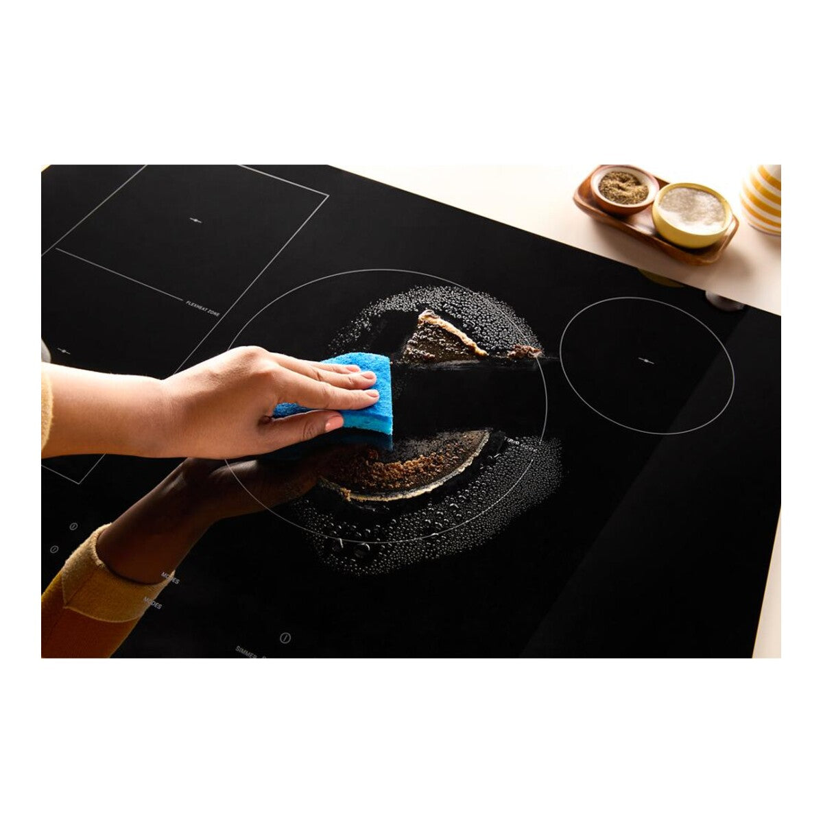 30" Intelligent Induction Cooktop with Temp Cook™ Technology and WipeClean™ Coating