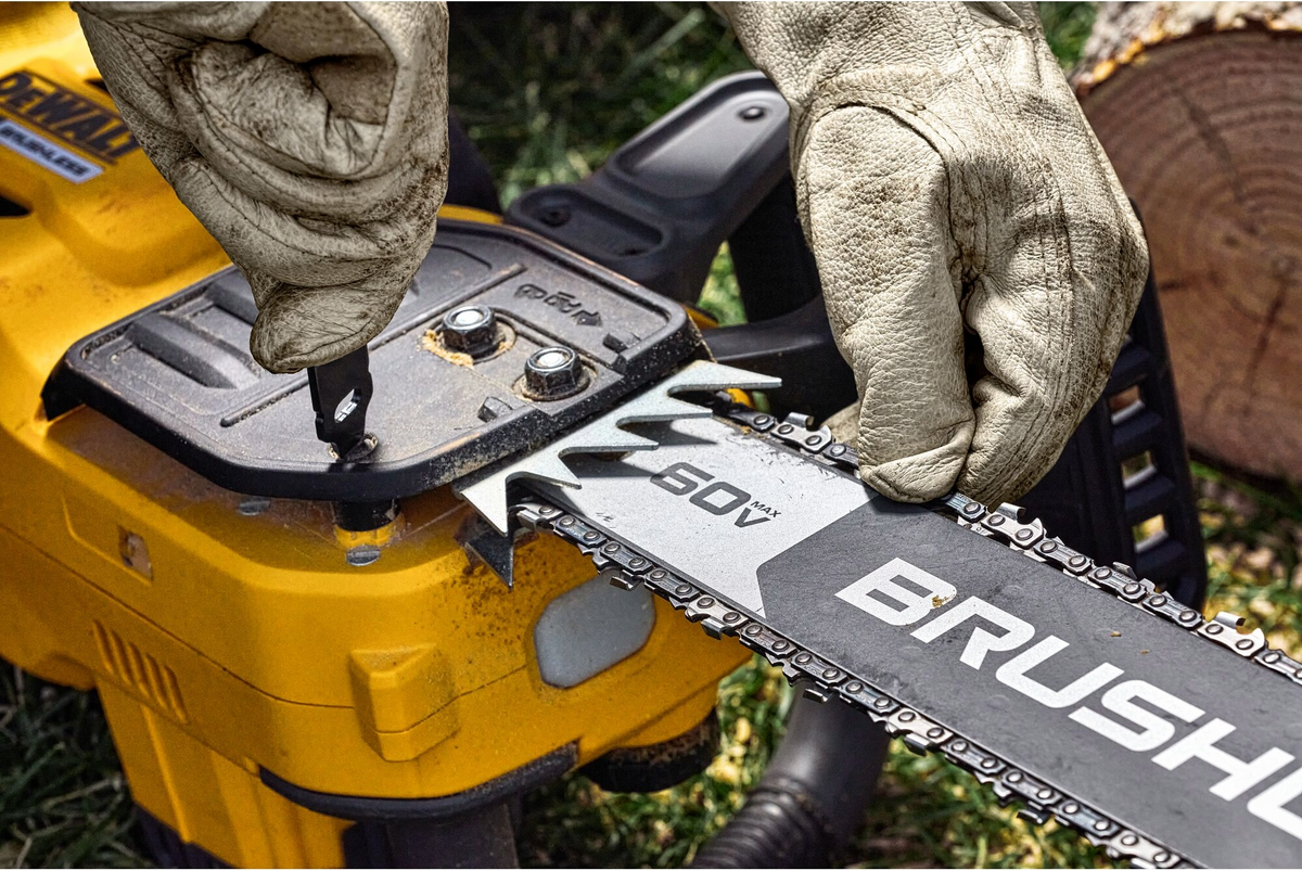 DEWALT 60V MAX* 20" Brushless Cordless Chainsaw Kit
