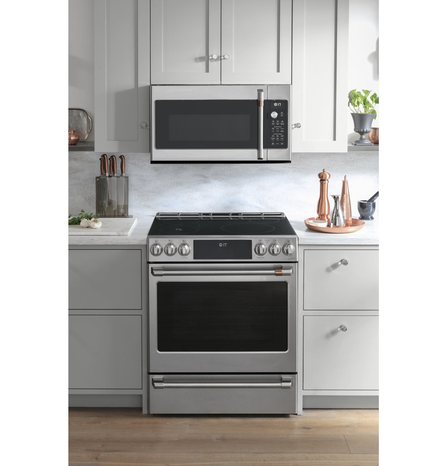 CAFÉ™ 30" Smart Slide-In, Front-Control, Induction and Convection Range with In-Oven Camera