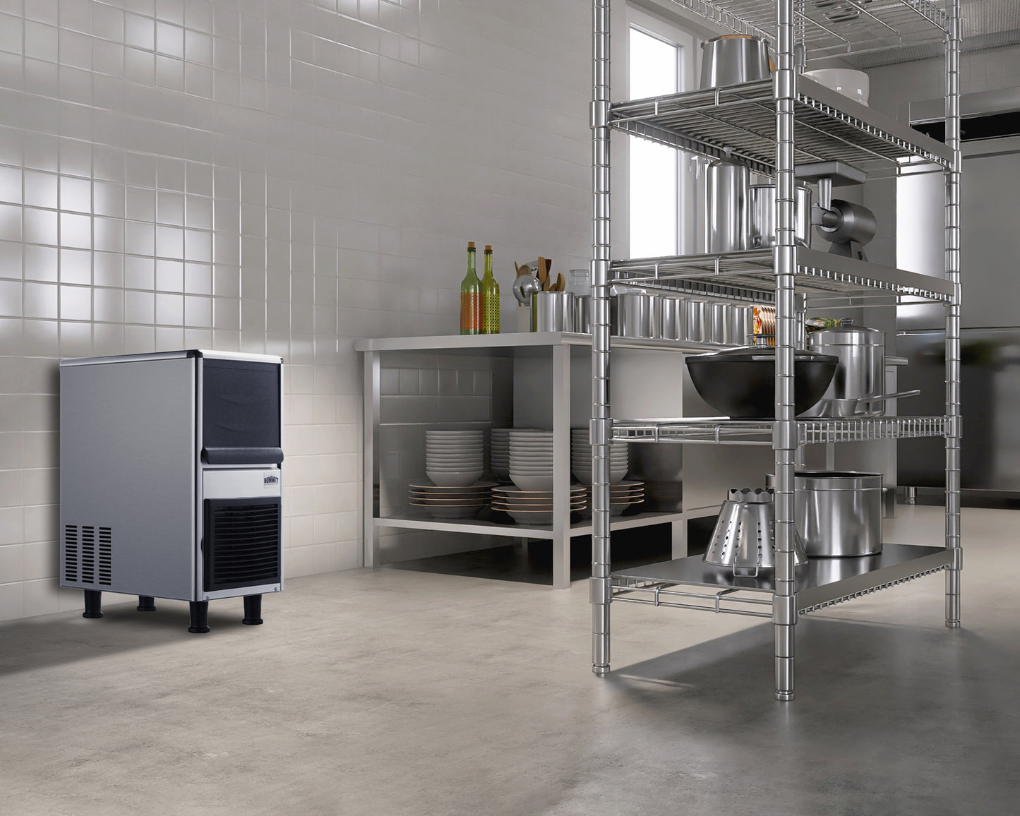 77 lb. Commercial Bullet Ice Machine