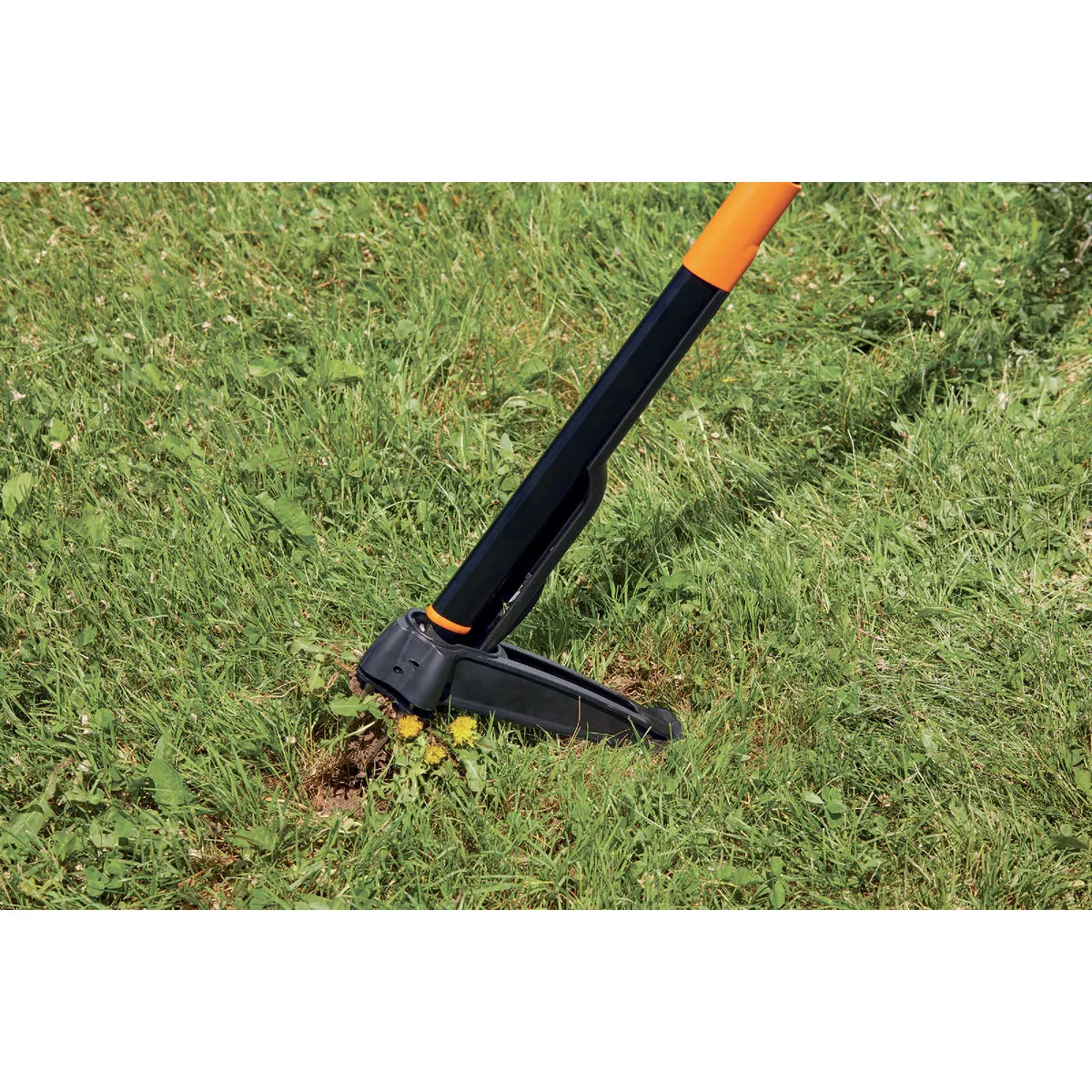 Fiskars 39" Aluminum Handle Stand-Up Weeder