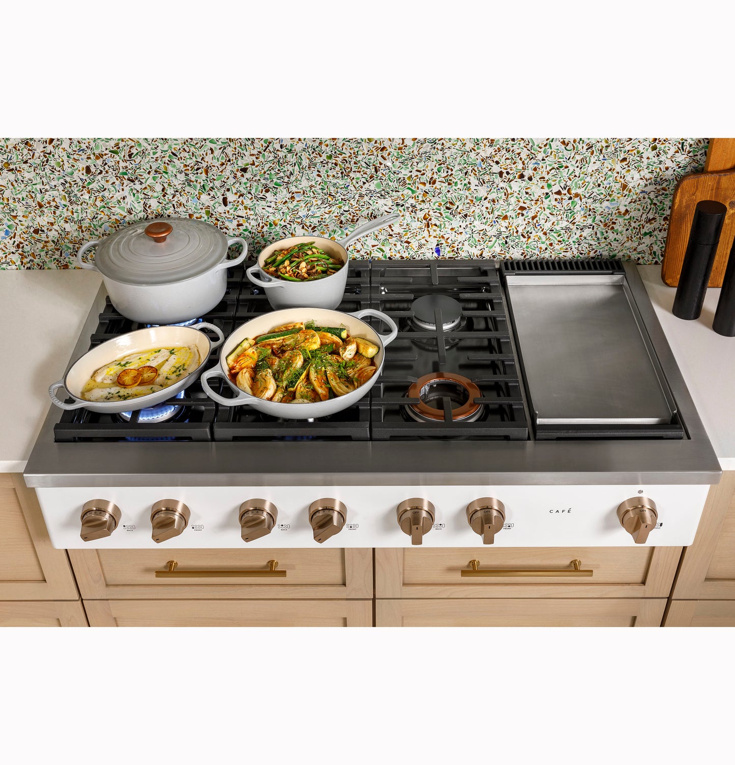 CAFÉ™ 48" Commercial-Style Gas Rangetop with 6 Burners and Integrated Griddle (Natural Gas)
