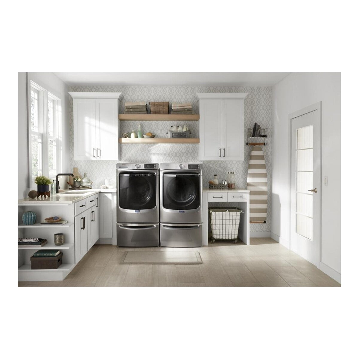 Smart Front Load Gas Dryer with Extra Power and Advanced Moisture Sensing Plus - 7.3 cu. ft.