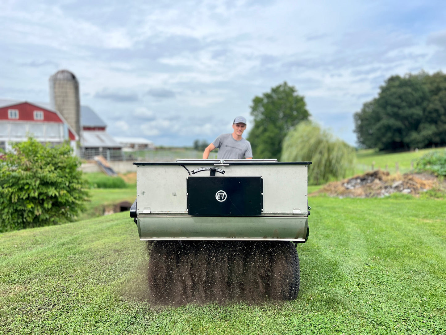 Earth & Turf 415SP MultiSpread™ Top Dresser