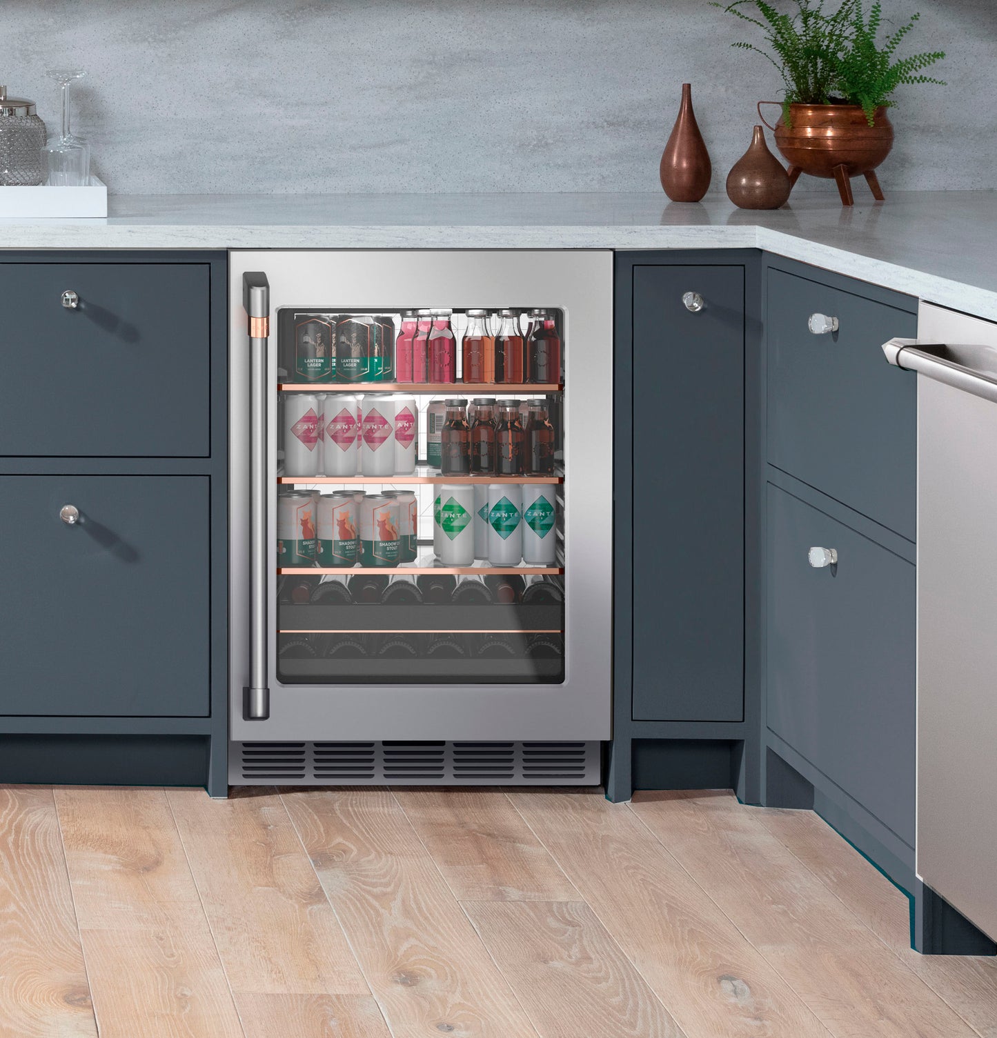 CAFÉ™ ENERGY STAR® 126-Can or 14-Bottle Beverage Center