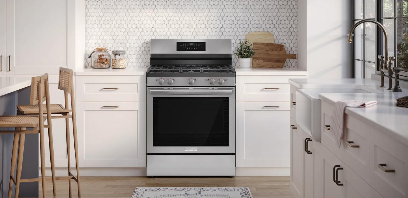 30" Rear Control Gas Range with Air Fry