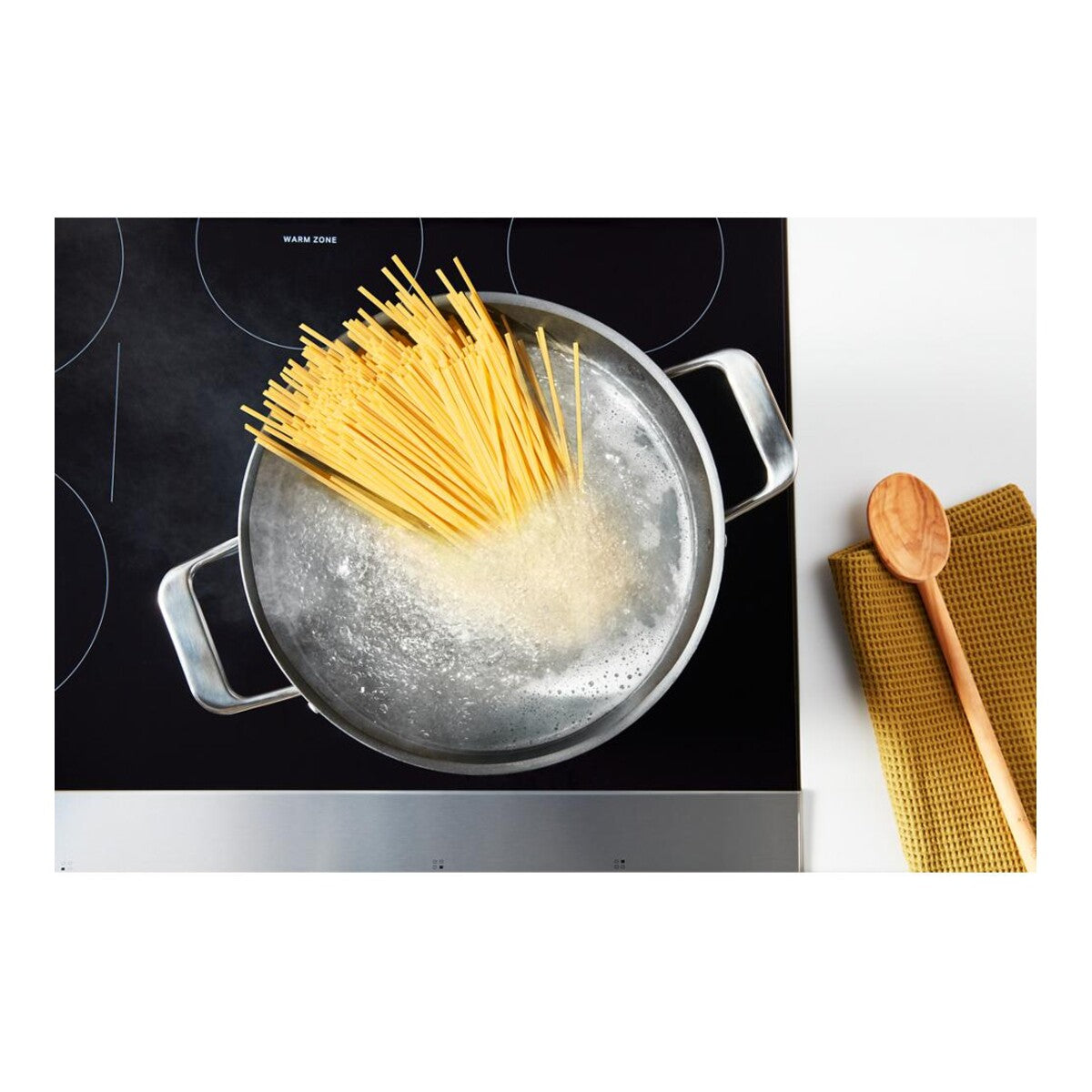 30-inch Electric Smart Range with Advanced Air Cooking Technology and WipeClean™ Coating