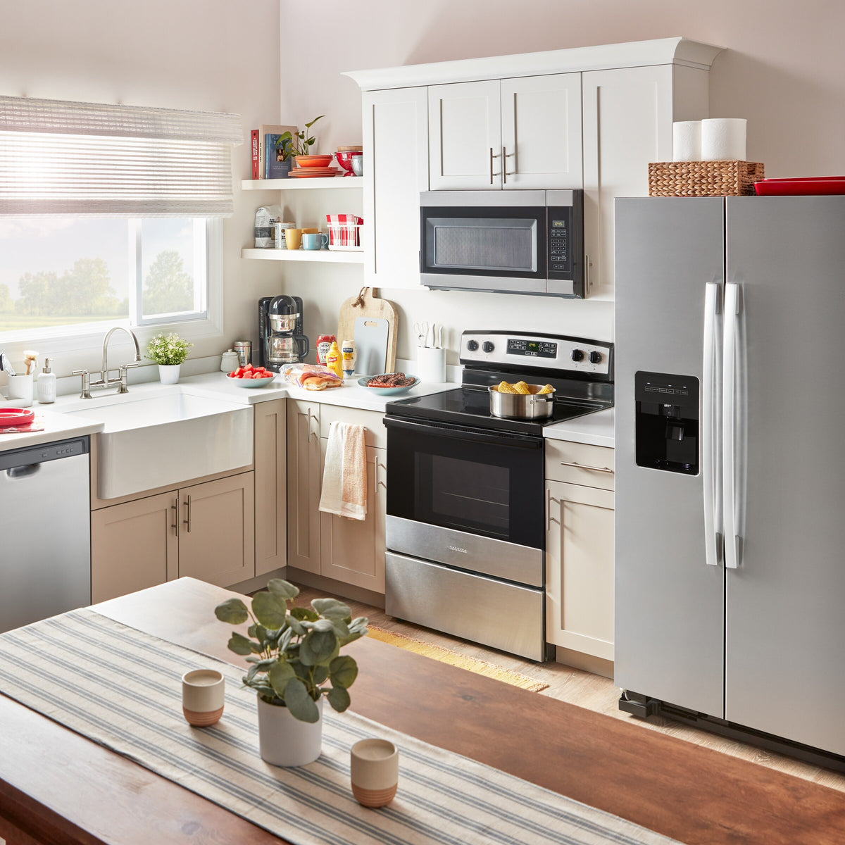 30-inch Amana® Electric Range with Extra-Large Oven Window