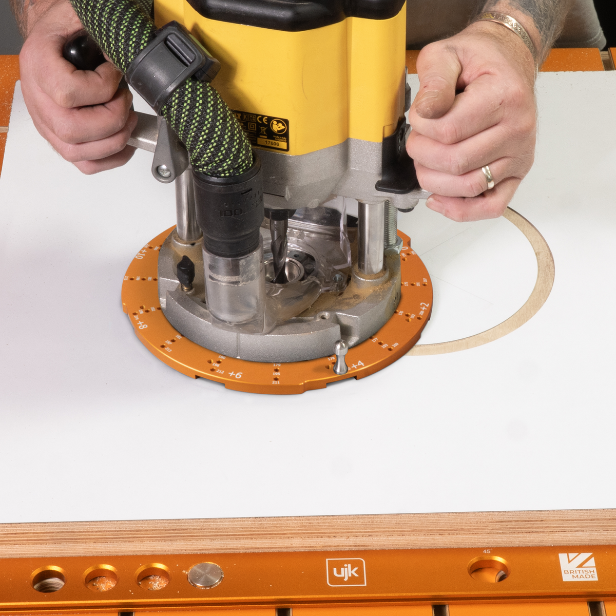 UJK Circle Cutting Jig with 6mm x 22mm Spiral Cutter (8mm)
