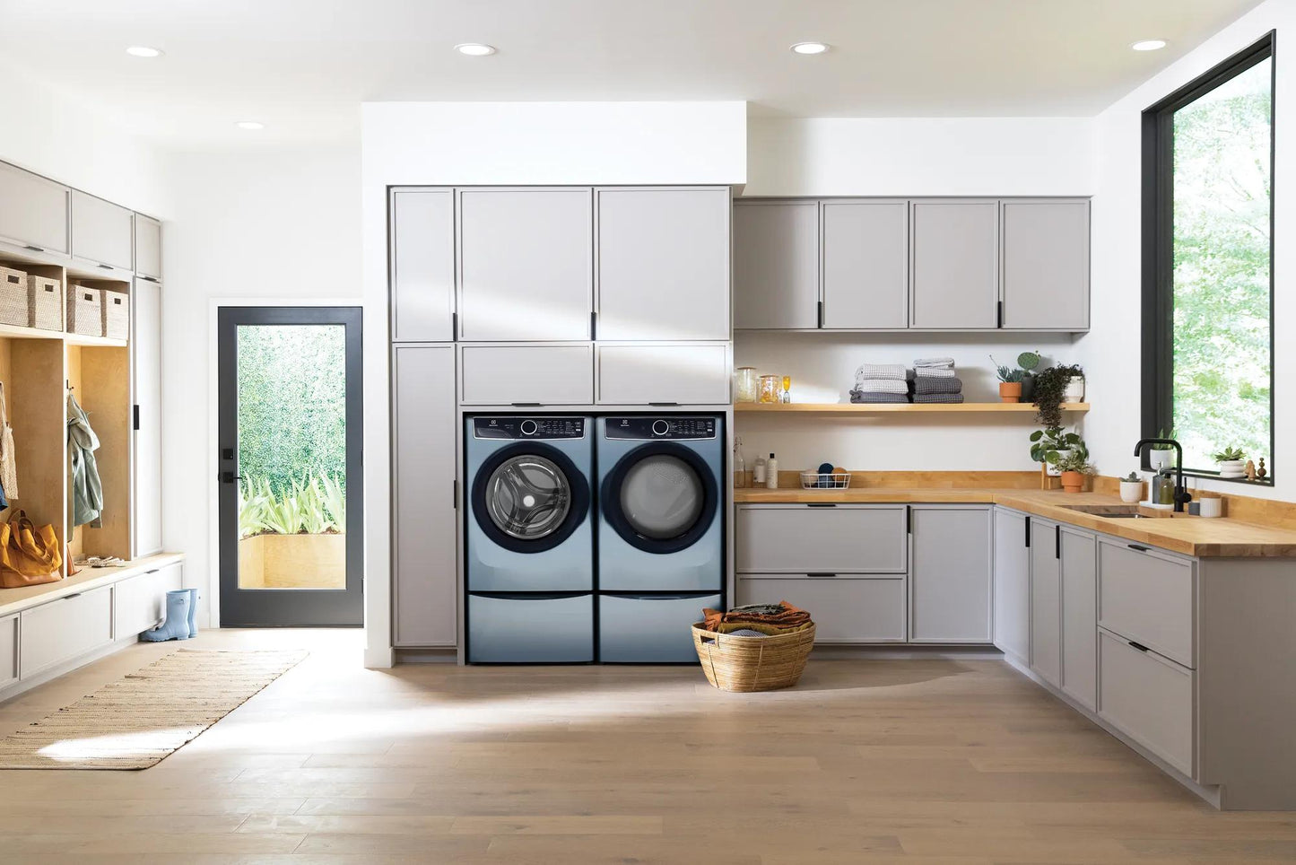 Front Load Perfect Steam™ Gas Dryer with Instant Refresh – 8.0 Cu. Ft.