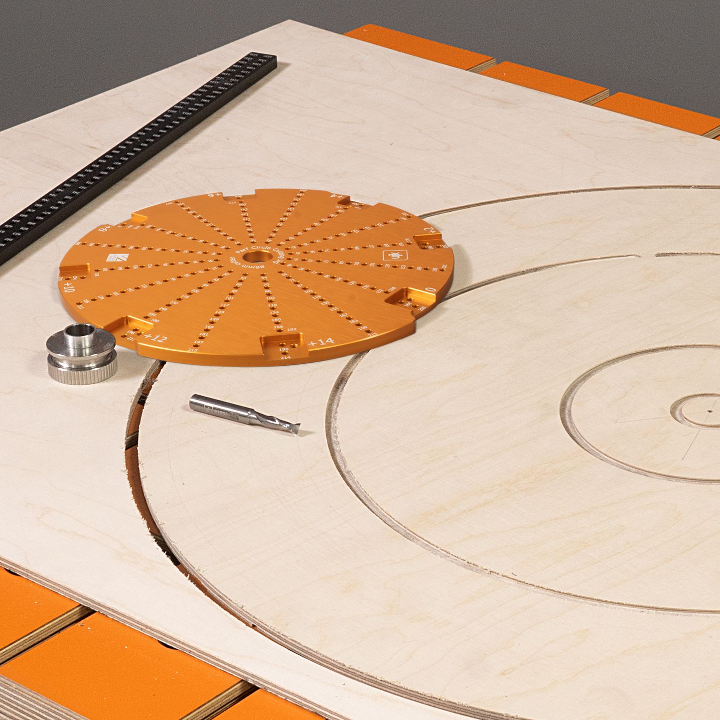 UJK Circle Cutting Jig with 6mm x 22mm Spiral Cutter (8mm)