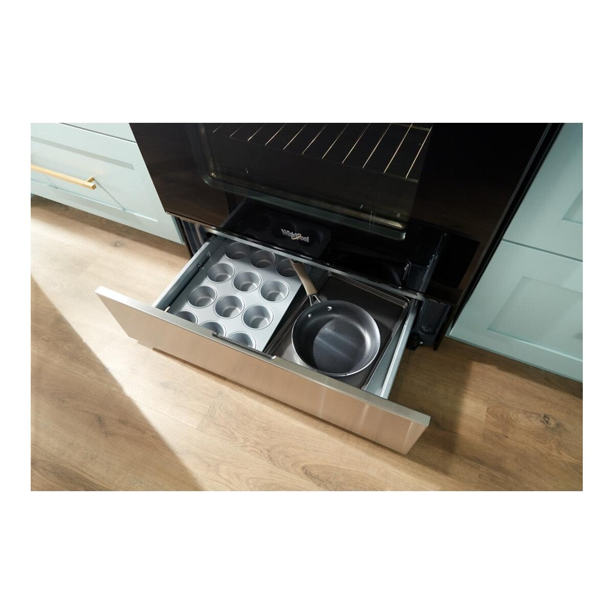 30-inch Gas Range with Air Cooking Technology and Steam Clean