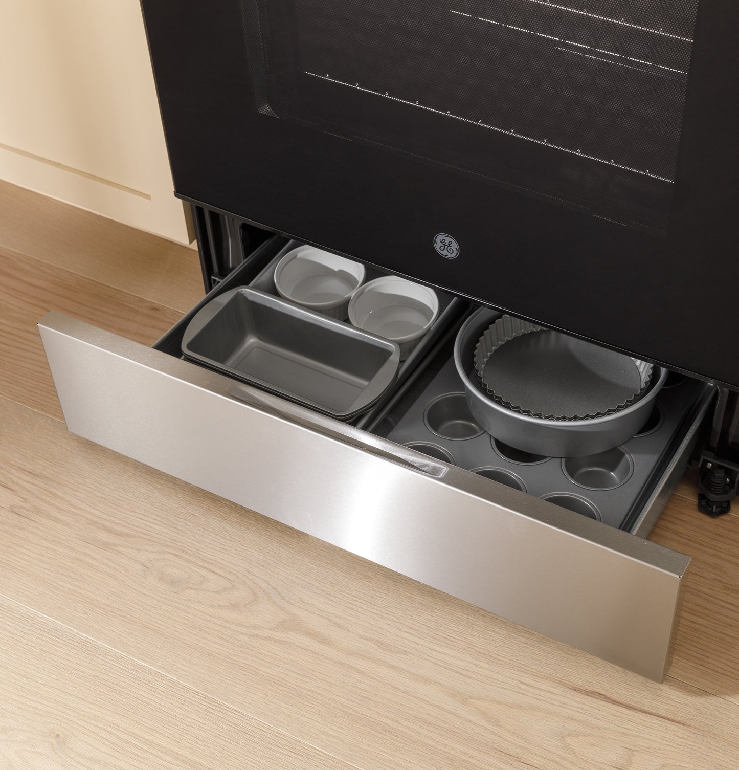 GE® ENERGY STAR® 30" Free-Standing Electric Range with Crisp Mode