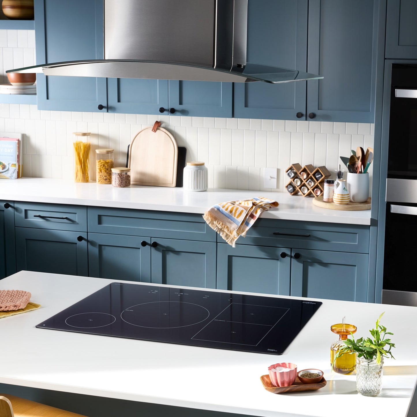 30" Intelligent Induction Cooktop with Temp Cook™ Technology and WipeClean™ Coating