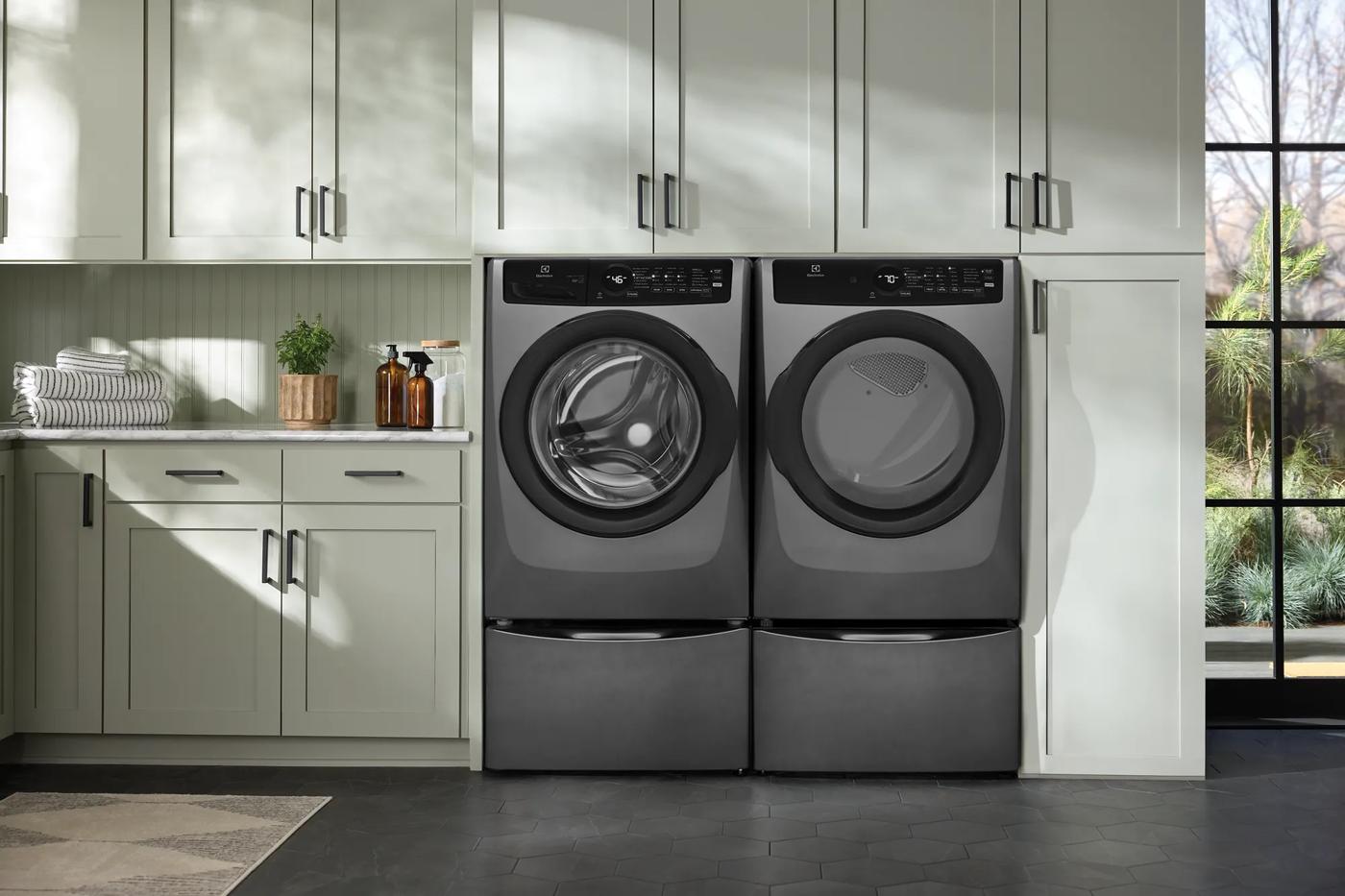 Front Load Perfect Steam™ Gas Dryer with Instant Refresh – 8.0 Cu. Ft.