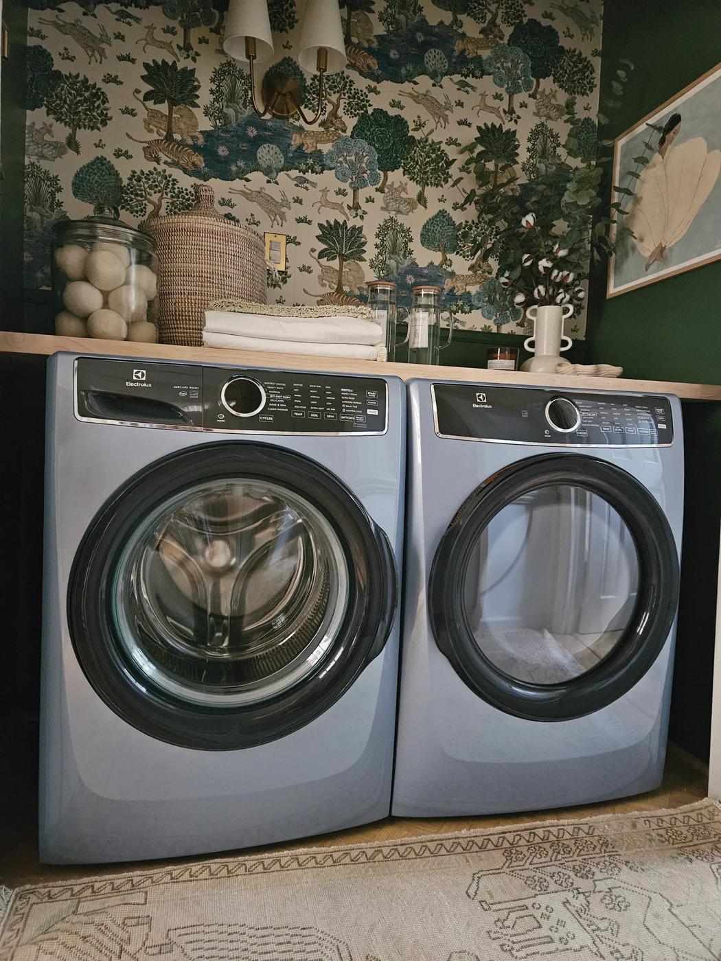 Front Load Perfect Steam™ Gas Dryer with Instant Refresh – 8.0 Cu. Ft.