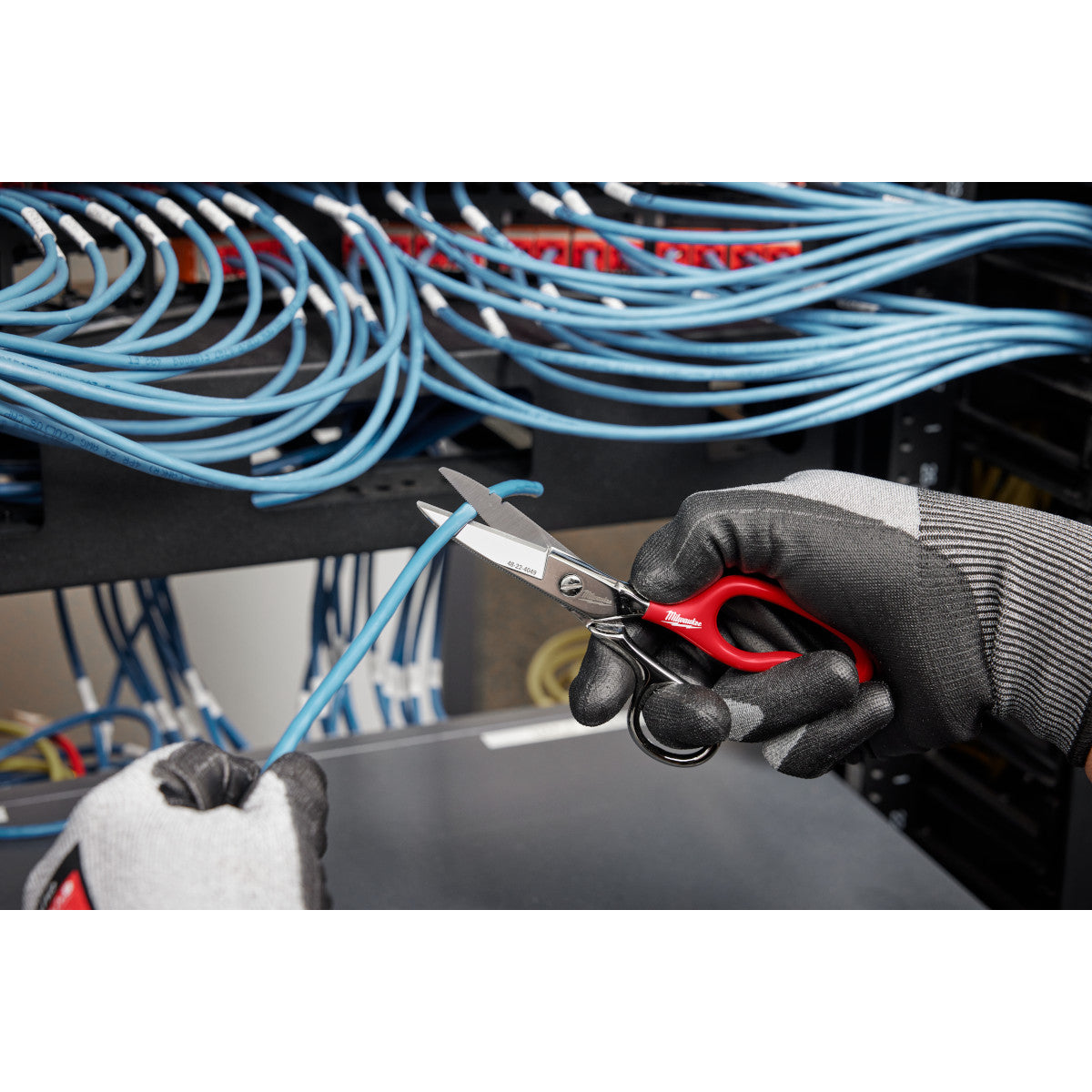 Milwaukee Electrician Scissors with Extended Handle