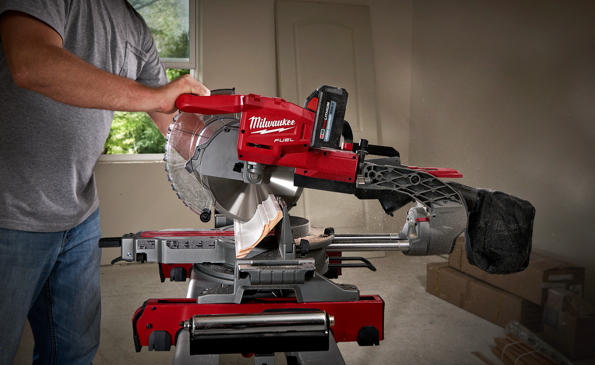 Milwaukee M18 FUEL™ Dual Bevel Sliding Compound Miter Saw