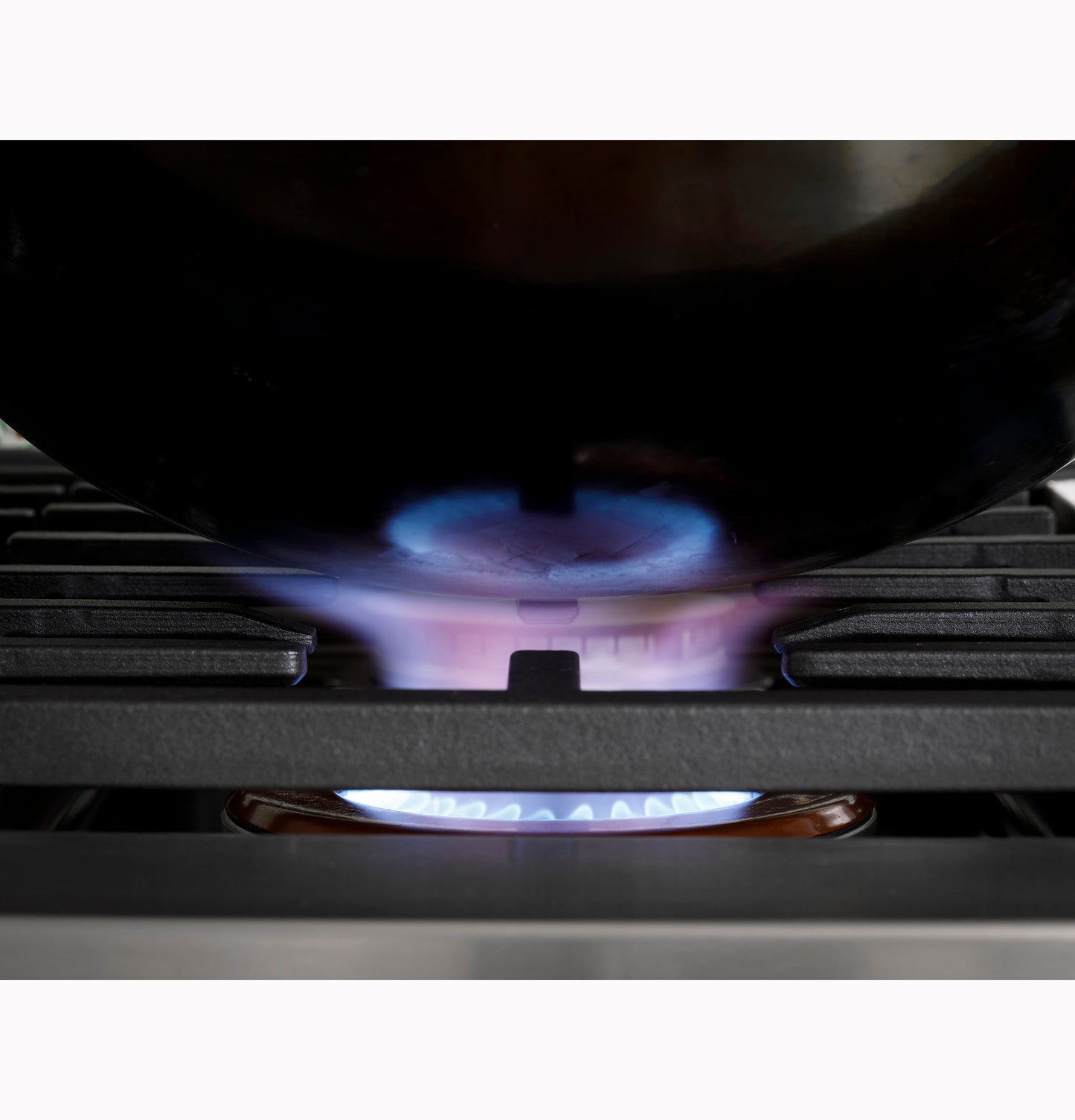 CAFÉ™ 48" Commercial-Style Gas Rangetop with 6 Burners and Integrated Griddle (Natural Gas)