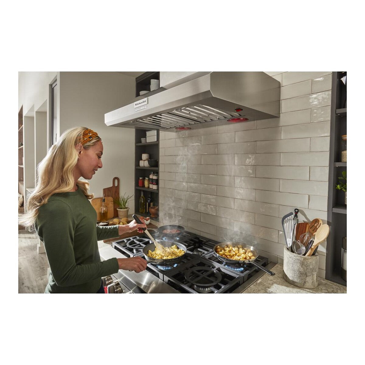 36" 585 or 1170 CFM Motor Class Commercial-Style Wall-Mount Canopy Range Hood