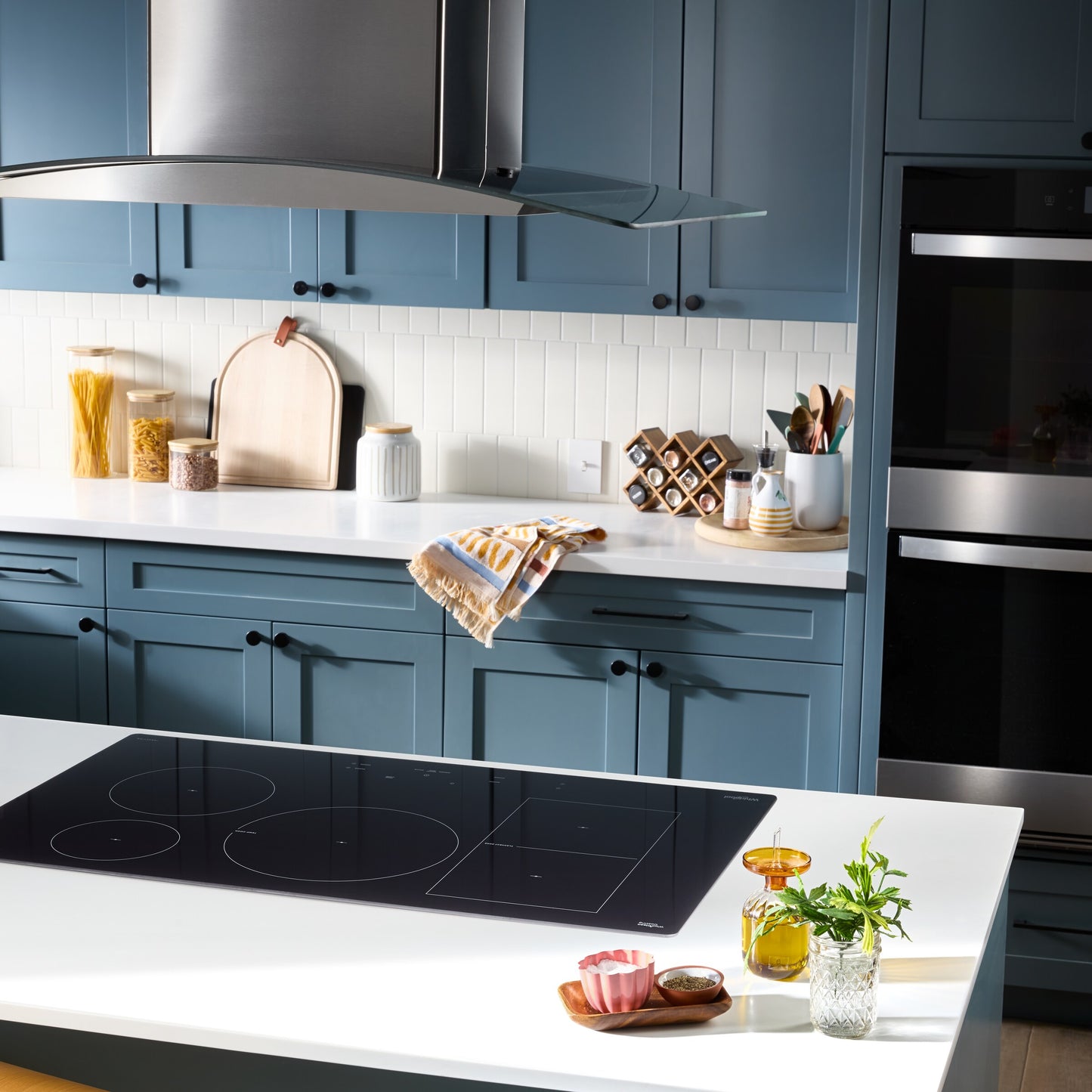 36" Intelligent Induction Cooktop with Temp Cook™ Technology and WipeClean™ Coating