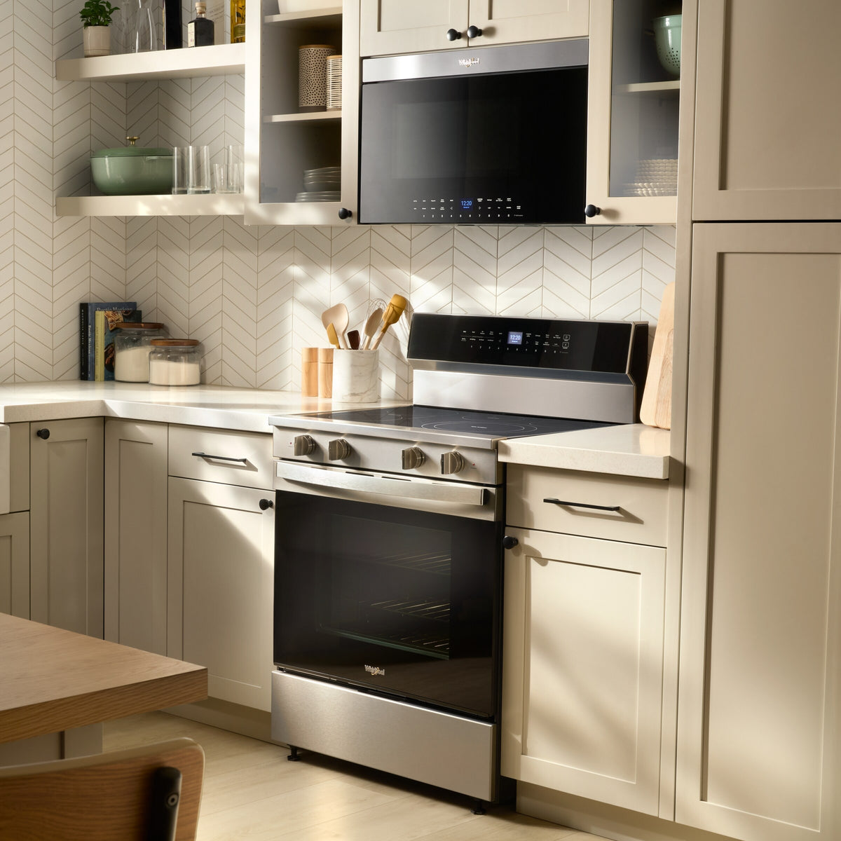 30-inch Electric Smart Range with Advanced Air Cooking Technology and WipeClean™ Coating