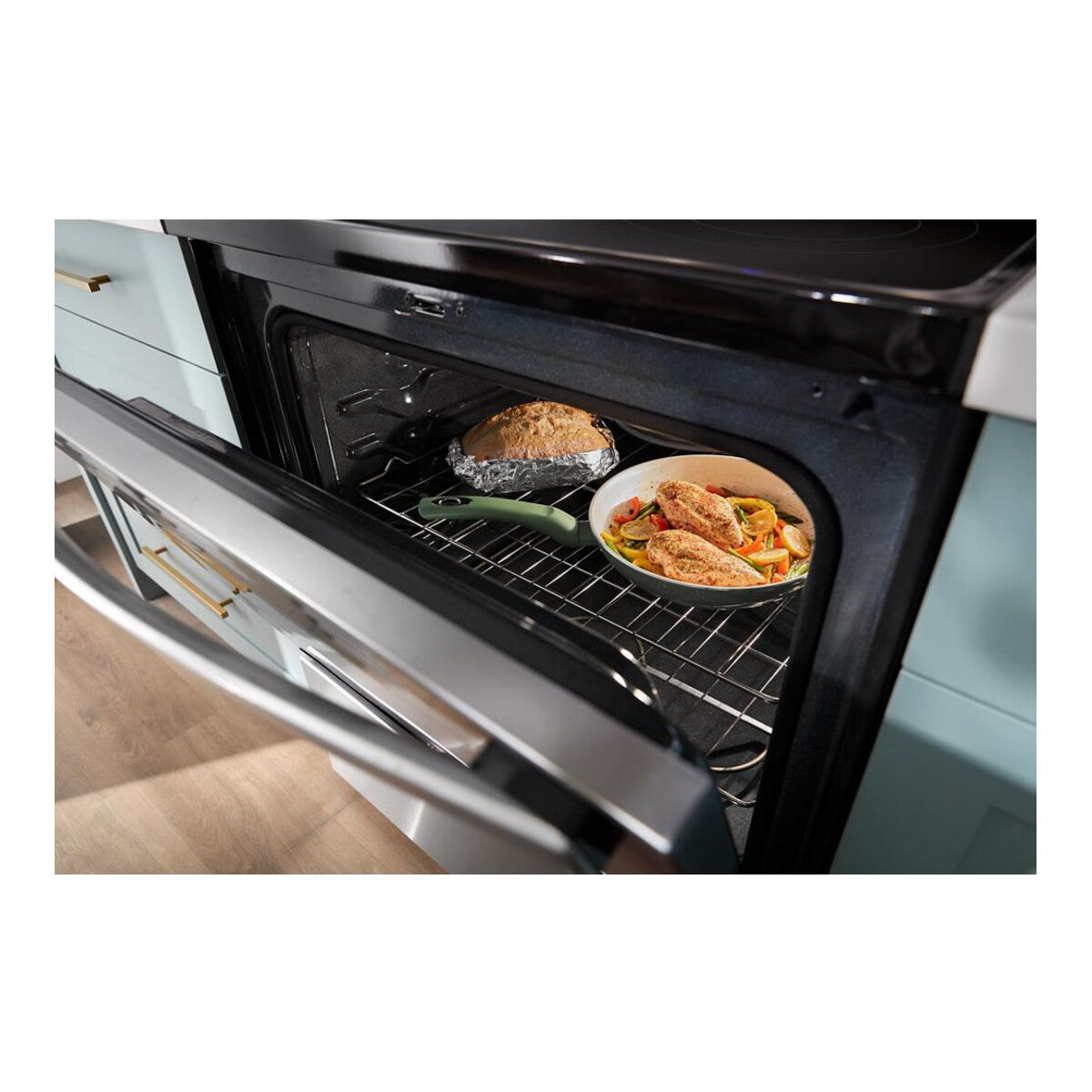 30-inch Electric Range with No Preheat Mode and Steam Clean