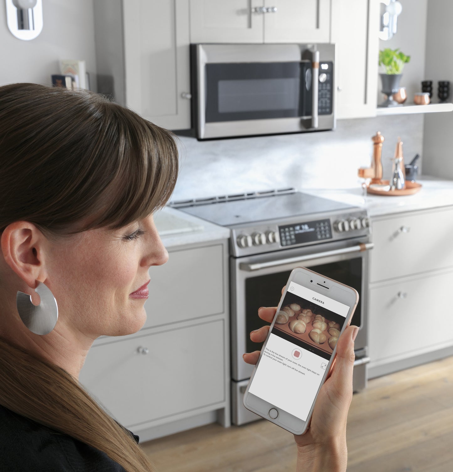 CAFÉ™ 30" Smart Slide-In, Front-Control, Induction and Convection Range with In-Oven Camera