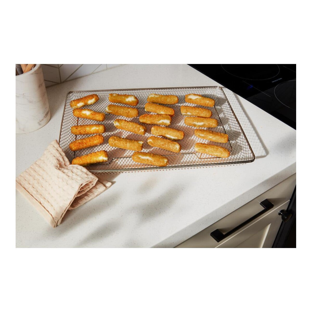 30-inch Electric Smart Range with Advanced Air Cooking Technology and WipeClean™ Coating