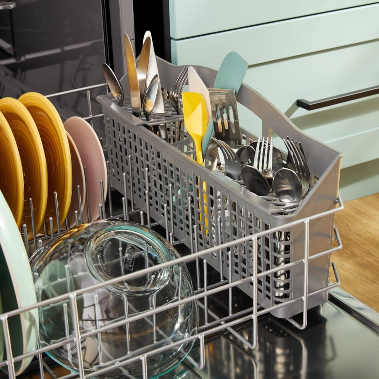 Quiet Dishwasher with 3rd Rack
