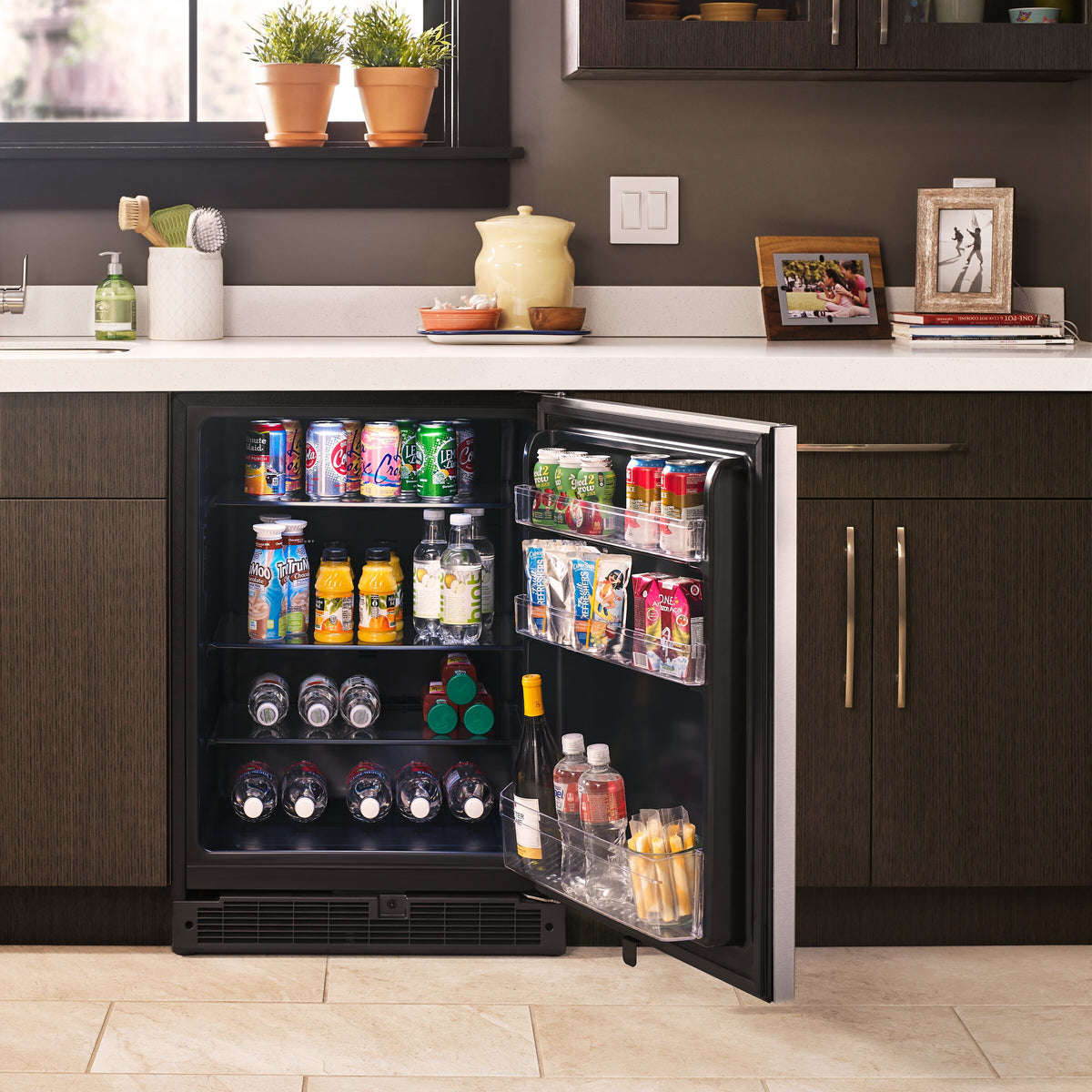24-inch Wide Undercounter Refrigerator - 5.1 cu. ft.