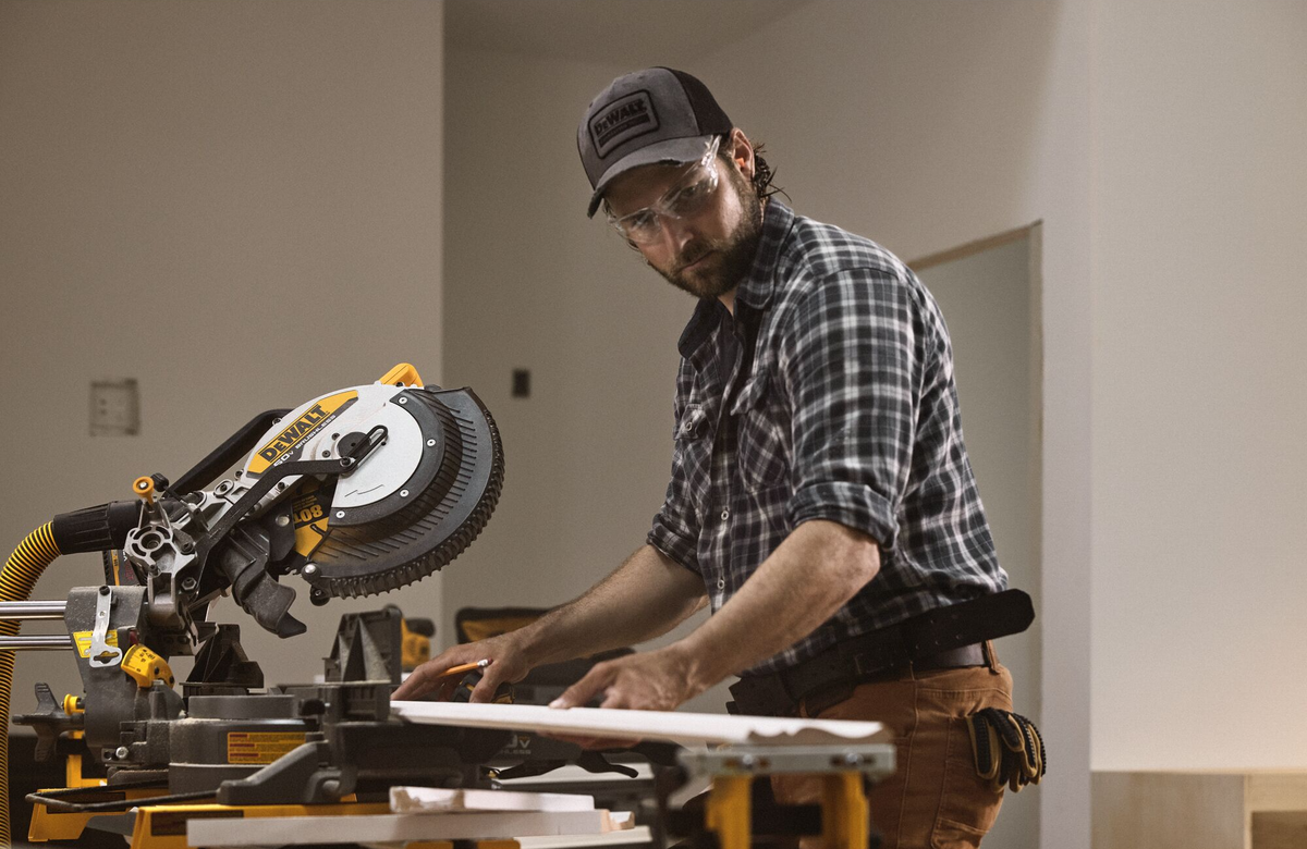 DEWALT 60V MAX* 12" Brushless Cordless Double Bevel Sliding Miter Saw (Tool Only)