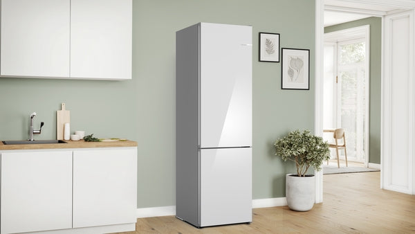 800 Series, Free-standing fridge-freezer with freezer at bottom, glass door, 24'', White, Total No Frost