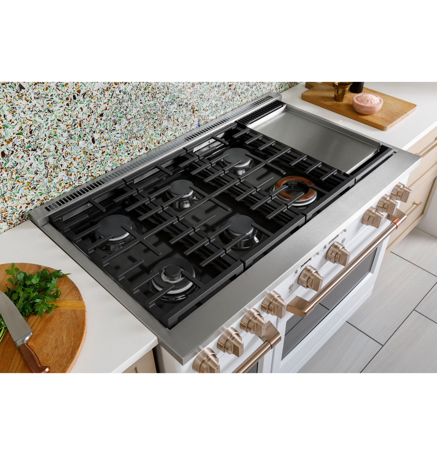 CAFÉ™ 48" Smart Dual-Fuel Commercial-Style Range with 6 Burners and Griddle (Natural Gas)