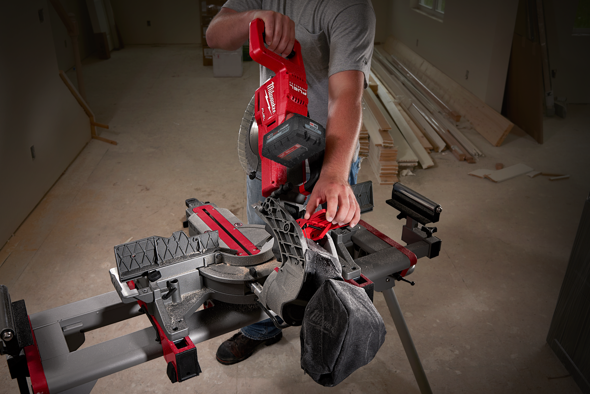 Milwaukee M18 FUEL™ Dual Bevel Sliding Compound Miter Saw